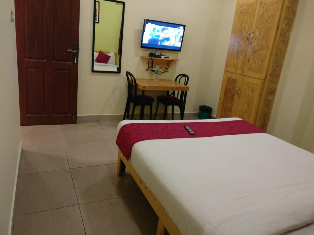 Chaplin Hotel Puduccseri Kültér fotó