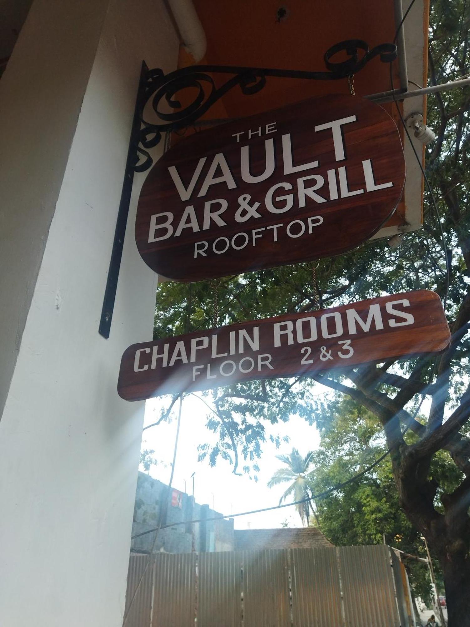 Chaplin Hotel Puduccseri Kültér fotó