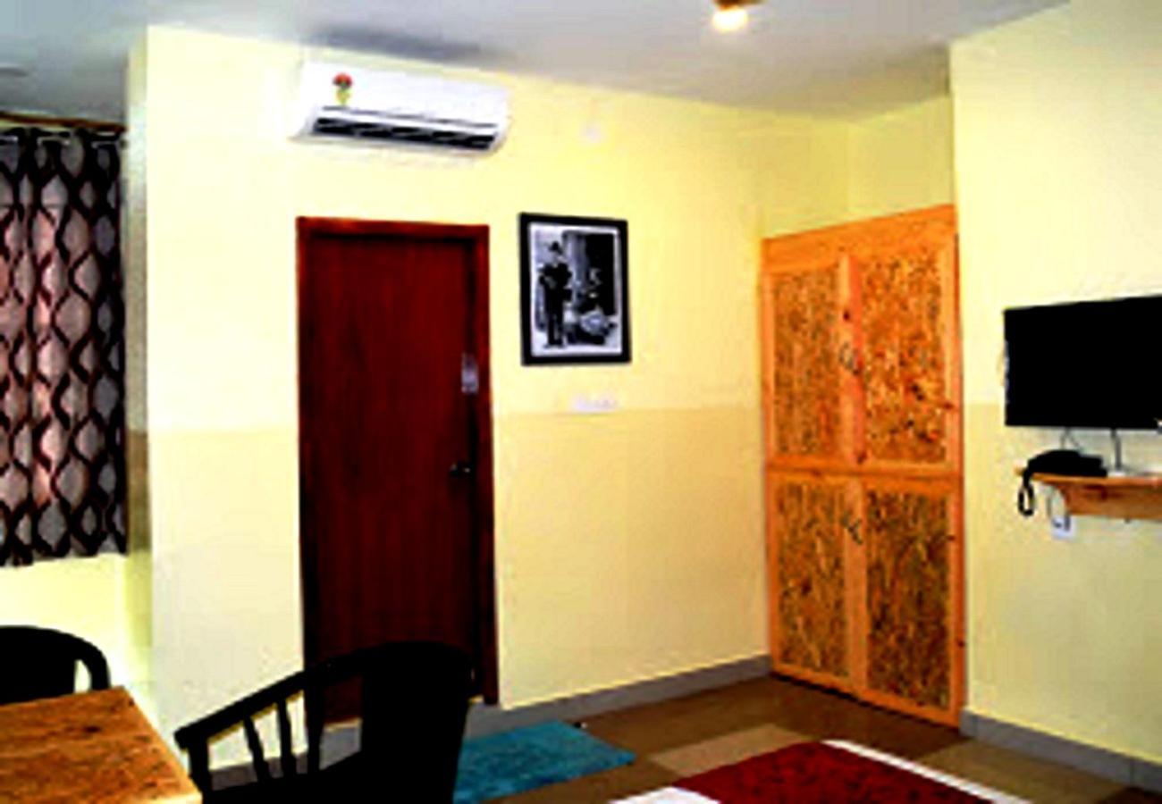 Chaplin Hotel Puduccseri Kültér fotó