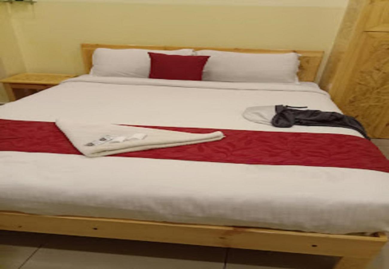Chaplin Hotel Puduccseri Kültér fotó