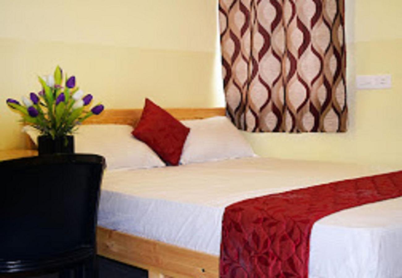 Chaplin Hotel Puduccseri Kültér fotó