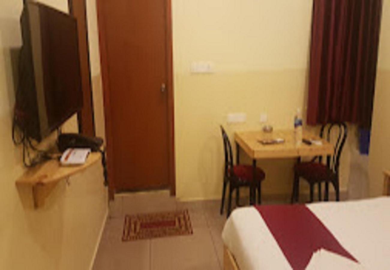 Chaplin Hotel Puduccseri Kültér fotó