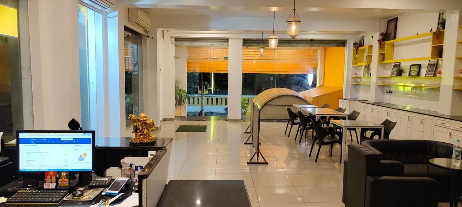 Chaplin Hotel Puduccseri Kültér fotó