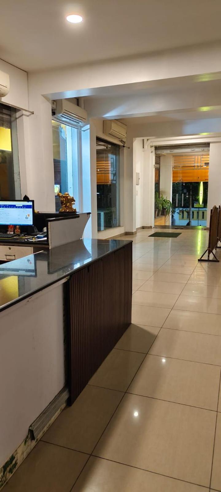 Chaplin Hotel Puduccseri Kültér fotó
