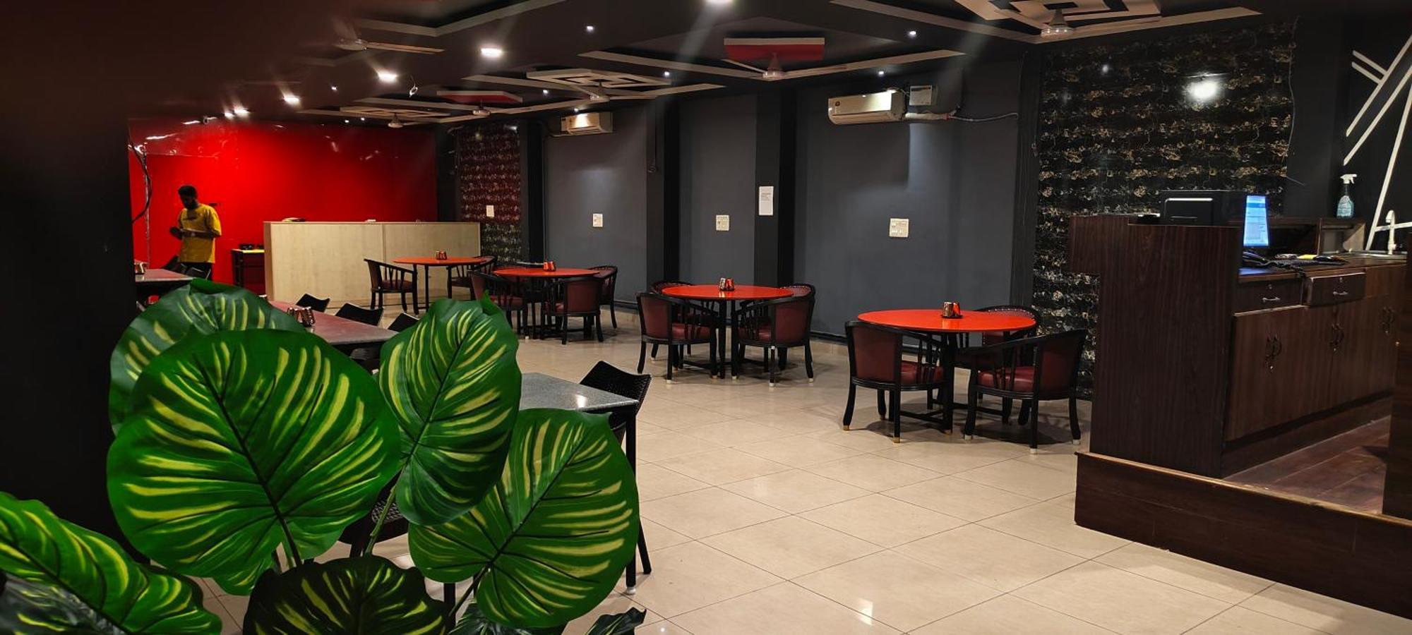 Chaplin Hotel Puduccseri Kültér fotó